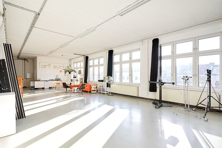 Studio 2018−037