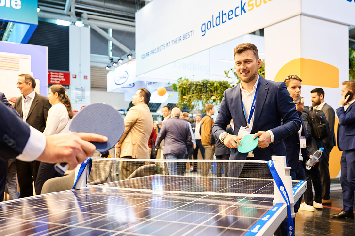 Witzige Präsentation von Solarpanelen
