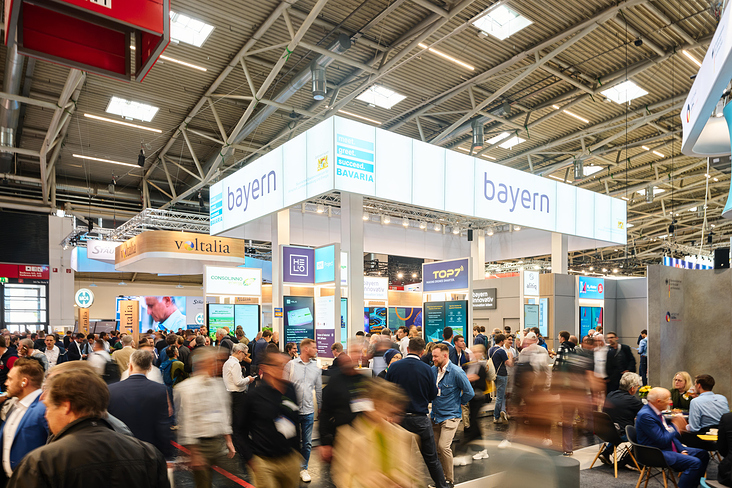 Gut besuchter Messestand eines Bundeslandes