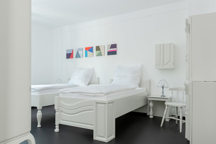 Zimmer im Hostel am Niederfeldsee – Design Sven Stornebel
