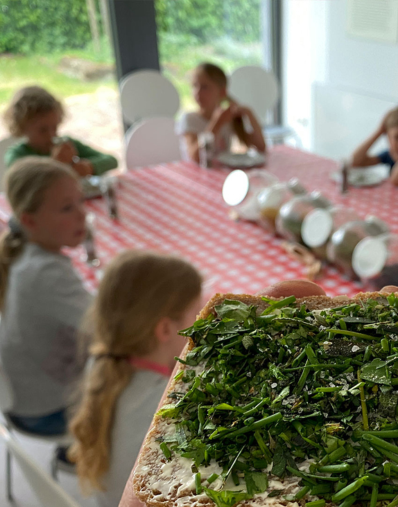 Schulkinder im Museum