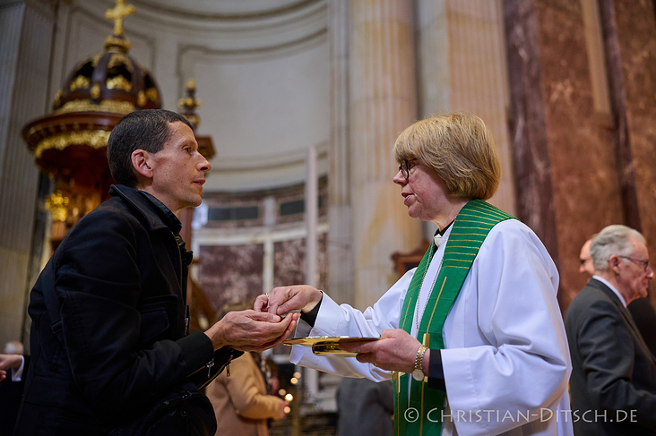Die zukünftige Erzbischöfin von Canterbury, Sarah Mullally, predigte am 2. November 2025 im Berliner Dom.