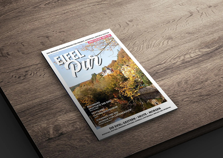 eifel-pur-magazin-cover-ausgabe-1-tisch-mockup