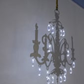 «Plain chandelier» de Eduardo Navarro