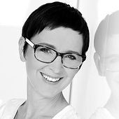 «Synchronschauspielerin und Sprecherin» von Sabine Karpa