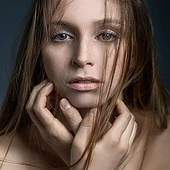 «Strangers» von Darija Neretina