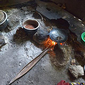 „Jikoni – Küchen/Feuerstellen in Ostafrika“ von Christoph Brandl