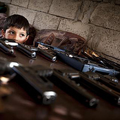 „REPORTAGE: Bazar Ceck! Iraqs weapon black market“ von Flo Smith