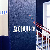 «Signaletik Schule Forsmannstraße, Hamburg» de Studio Gourdin