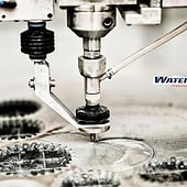 „Watercut GmbH: Die Vorteile des Wasserschneidens“ von Watercut