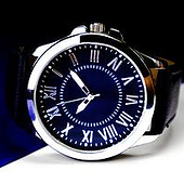 «High-End Watch Photography: Metal & Light Study» de Inna Yudina