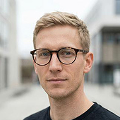 Diseñadores: «AI-gestützte Portrait- und Produktfotografie» de Mark Radion Hartung