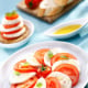 Tomaten-Mozzarella rund serviert