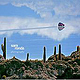 Skurrile Spiegelung im Salar de Uyuni. Blick von der Isla del Pescado in Bolivien.