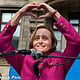 Beatrix von Storch mit Herzsymbol bei einer AfD-Wahlkampfkundgebung in München