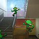 Aliens rutschen im Treppenhaus (Illustration für den Englischunterricht einer Kollegin)