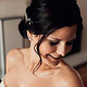 Brautmake-up und niedriger Dutt als Brautfrisur