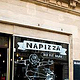 Schaufenster einer Pizzeria in Fürth