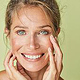 Natürliches Beauty-Portrait für ein professionelles Modelportfolio mit weichem Studiolicht.