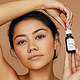 Natürliches Hautbild im Fokus – ideal für Beauty- und Hautpflegekampagnen.
