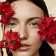 Beautyfotografie mit floralem Styling für Fashion- und Editorial-Portfolios.