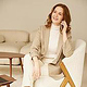 Moderne Businessfotografie mit Smartphone für authentische Business- und Commercial-Looks.