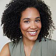 Natürliches Commercial-Headshot mit authentischer Ausstrahlung für internationale Werbekampagnen und Modelportfolios