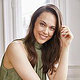 Freundliches Commercial-Portrait für Modelportfolios mit vielseitiger Ausstrahlung für Casting und Werbeproduktionen