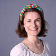 business-headshot-frau-natuerlich-laechelnd-grauer-hintergrund
