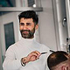 Friseurmeister bei der Arbeit